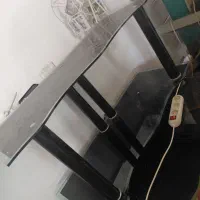 میز تلوزیون و گلدان و مانکن لباس