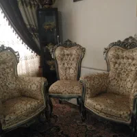 مبل 9 نفره سلطنتی کاملا سالم وتمییز با 3تا میز