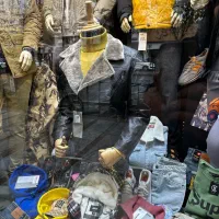 فروشنده باتجربه اقا