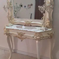 میز و آینه ب همراه دو شمعدان آهنی