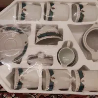 تنگ و لیوان. صبحانه خوری