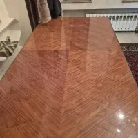 میز نهار خوری سالم و قدیمی بدون صندلی