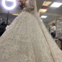 لباس عروس|لباس|مشهد, کوشش|دیوار