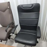 صندلی مدیریتی چرم اصل نیلپر و لایو
