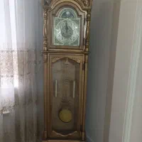 ساعت دیواری ایستاده