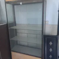 ویترین شیشه ای