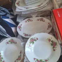 دیس و بشقاب غذاخوری و ظرف مخصوص پنیر و کره گل سرخ