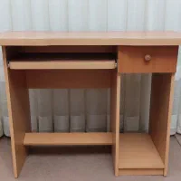 میز کامپیوتر در حد نو