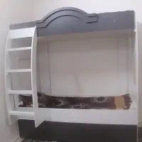 تخت خواب دو طبقه و یک تخت خواب مهمان