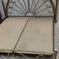 تخت خواب فلزی محکم و سالم در حد نو