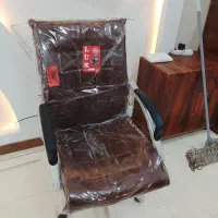 صندلی گردان همراه میز اداری