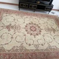 یک عدد فرش ۹ متری کرم در حد نو