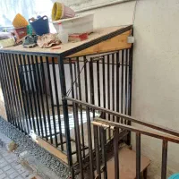 قفس بزرگ با لامپ گرمایشی