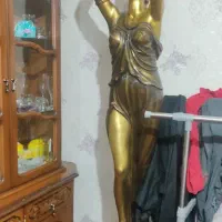 مجسمه دختر چراغ به دست|چراغ خواب و آباژور|تبریز, |دیوار