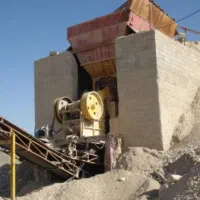 فنی کار سنگ شکن