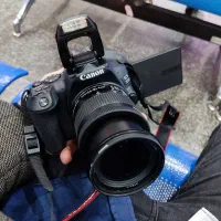 دوربین کانن 250d معاوضه با گوشی و یا پلی استیشن ۵