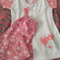 تعدادی لباس و کیف|لباس|تفت, |دیوار