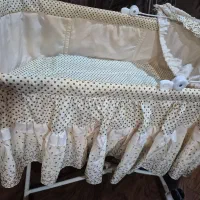 تخت کنار مادر ونی نی لای