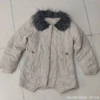 تعداد زیادی کاپشن و سویشرت و لباس بچگونه و دخترونه|کفش و لباس بچه|اشتهارد, |دیوار