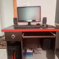 کامپیوتر مارک LG همراه با میز کاملا سالم