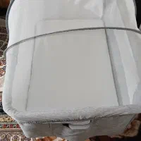 گهواره و تخت کنار مادر