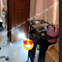 یک عددکمد چوبی برا ارایشگاه ومقداری رنگ و اکسیدان