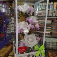 باکس گل مصنوعی چهار گل سفید صورتی