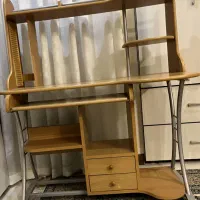 میز وصندلی کار و کامپیوتر