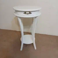 کتابخانه و جا تلفنی