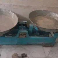 ترازو قدیمی ۲۰ کیلوی سالم باسنگ|کلکسیون اشیاء عتیقه|رباطکریم, الارد|دیوار