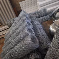 انواع تور فنس باغی(پایه سیمانی)|خدمات باغبانی و درختکاری|کرمانشاه, |دیوار