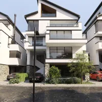 ویلای-300-متری-تریبلکس-در-دل-جنگل-لوکس-و-تمام-عیار