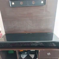 میز تلویزیون چوبی سنگین، رویه شیشه براق