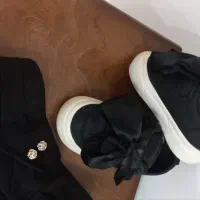 کفش دخترانه و دامن مجلسی و تعدادی بلوز های پسرانه