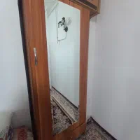 جاکفشی قدی و اینه کنسول