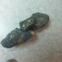 سنگ با رگه طلا