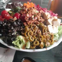 صندوقدار خانم وسالن کار وکمک آشپز در فست فود