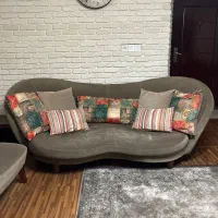 مبل راحتی ۸ نفره و میز جلو مبلی با عسلیی