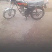 یک موتور سیکلت پلاکملی