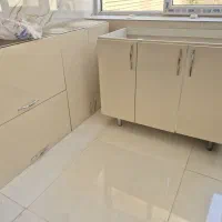 کابینت شیری رنگ سالم وتمیز