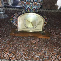 ساعت رومیزی تمام فلزی با پایه چوبی انتیک|کلکسیون اشیاء عتیقه|تهران, سازمان آب|دیوار