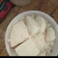 پنیر محلی ۳۰۰ تومن