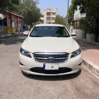 فورد تاروس سفید