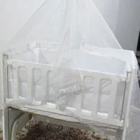گهواره کنار تخت مادر