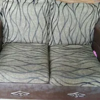 مبل ۶ نفره با میز و ۲ تا عسلی