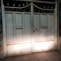 درب حیاط بزرگ