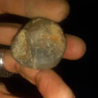 یک عدد سنگ طلا