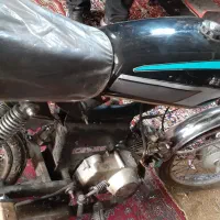 موتور سیکلت دارای برگ اوراق