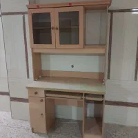 کتابخونه و میز تحریر