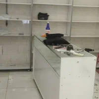 فروش قفسه و 2 متر میز MDF مناسب برای مغازه